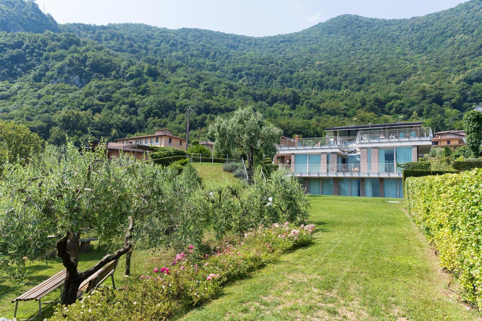 Villa Costanza- Private Heated Pool, Steam Room & Sauna - Bellagio Village Residence Oliveto Lario Exterior photo